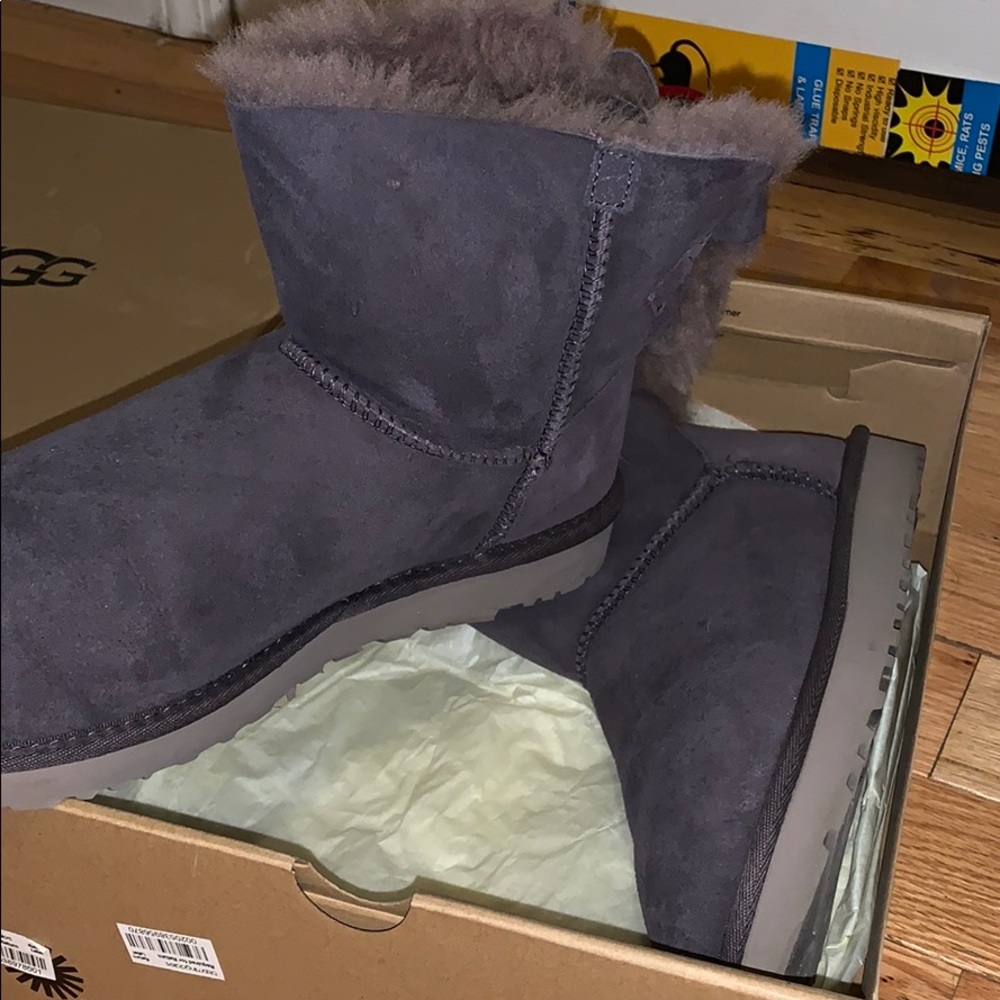UGG